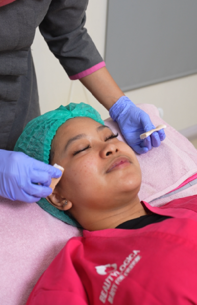 Rekomendasi Klinik Kecantikan Terbaik Membentuk Foxy Eyes